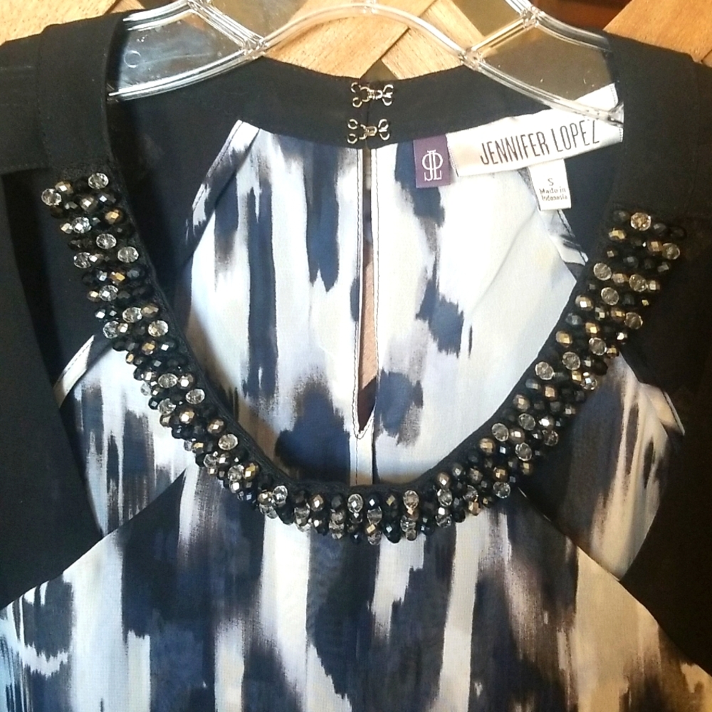 Jennifer Lopez sleeveless top